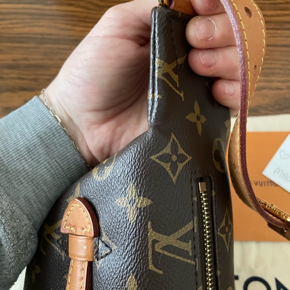 ♥️sold♥️Louis Vuitton classic bumbag monogram - Picture 8 of 16